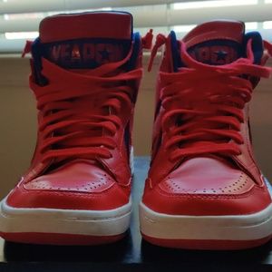 Converse hightop Weapons